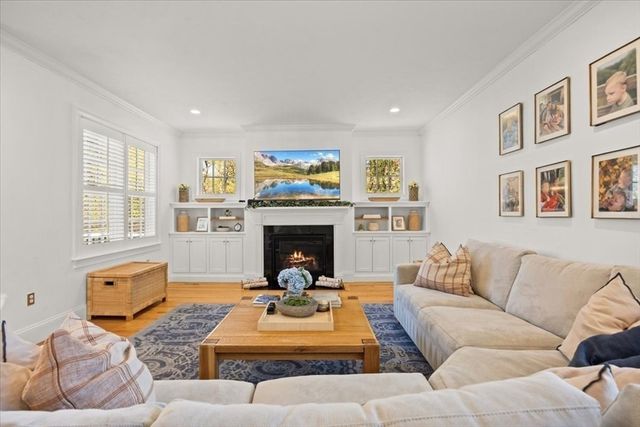 296 Wood St, Hopkinton, MA 01748