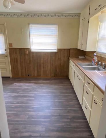 807 Avenue L, Shallowater, TX 79363