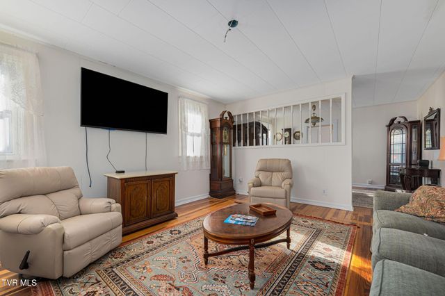 215 Clinchfield Avenue, Erwin, TN 37650