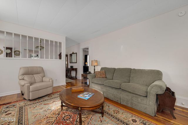 215 Clinchfield Avenue, Erwin, TN 37650