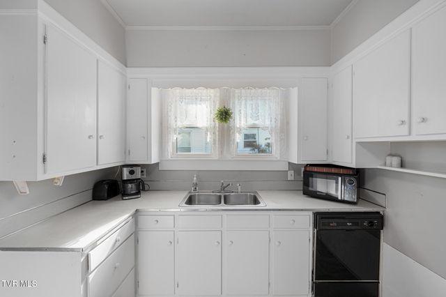 215 Clinchfield Avenue, Erwin, TN 37650