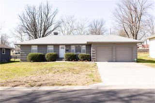 4980 NE Chouteau Drive, Kansas City, MO 64119