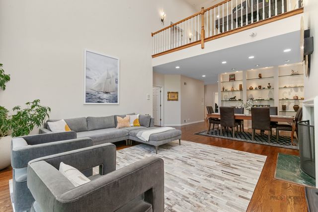 1302 Hawthorne Lane 1302, Hinsdale, IL 60521
