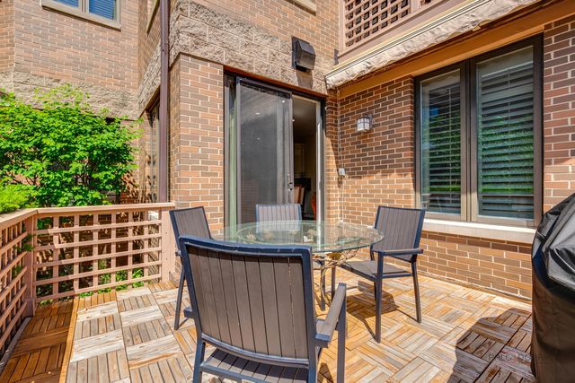 1302 Hawthorne Lane 1302, Hinsdale, IL 60521