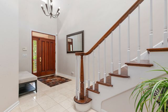1302 Hawthorne Lane 1302, Hinsdale, IL 60521