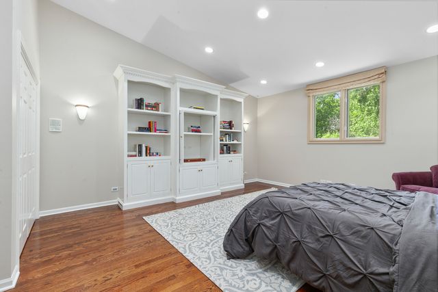 1302 Hawthorne Lane 1302, Hinsdale, IL 60521