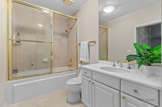 1302 Hawthorne Lane 1302, Hinsdale, IL 60521