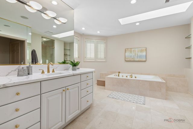 1302 Hawthorne Lane 1302, Hinsdale, IL 60521