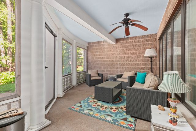 1302 Hawthorne Lane 1302, Hinsdale, IL 60521