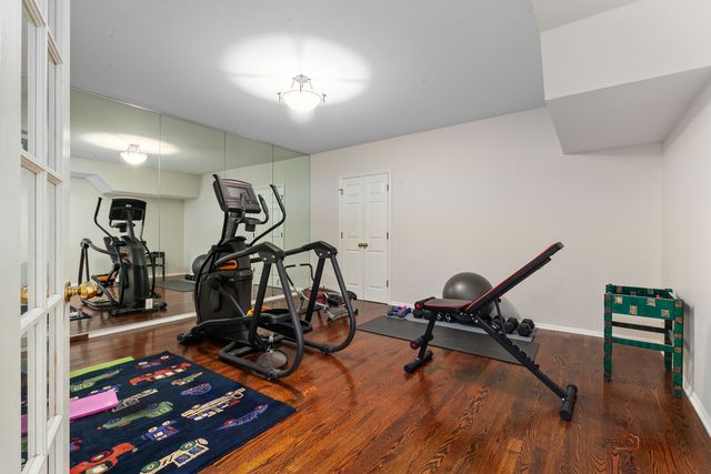 1302 Hawthorne Lane 1302, Hinsdale, IL 60521