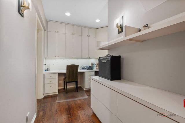 1302 Hawthorne Lane 1302, Hinsdale, IL 60521