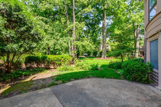 1302 Hawthorne Lane 1302, Hinsdale, IL 60521