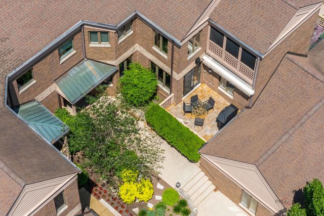 1302 Hawthorne Lane 1302, Hinsdale, IL 60521