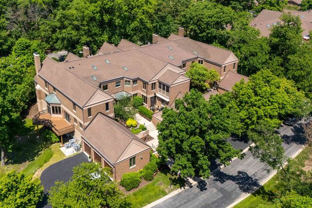 1302 Hawthorne Lane 1302, Hinsdale, IL 60521