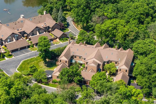1302 Hawthorne Lane 1302, Hinsdale, IL 60521