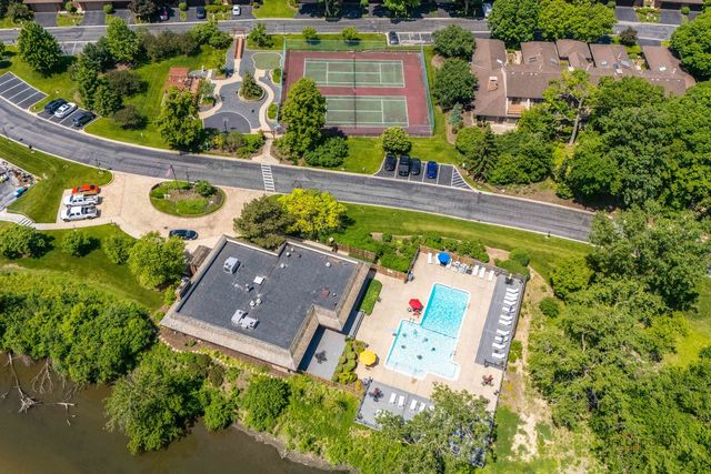 1302 Hawthorne Lane 1302, Hinsdale, IL 60521