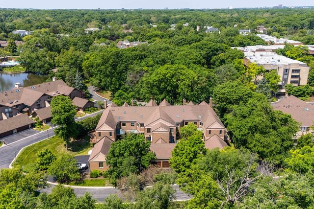 1302 Hawthorne Lane 1302, Hinsdale, IL 60521