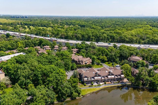 1302 Hawthorne Lane 1302, Hinsdale, IL 60521