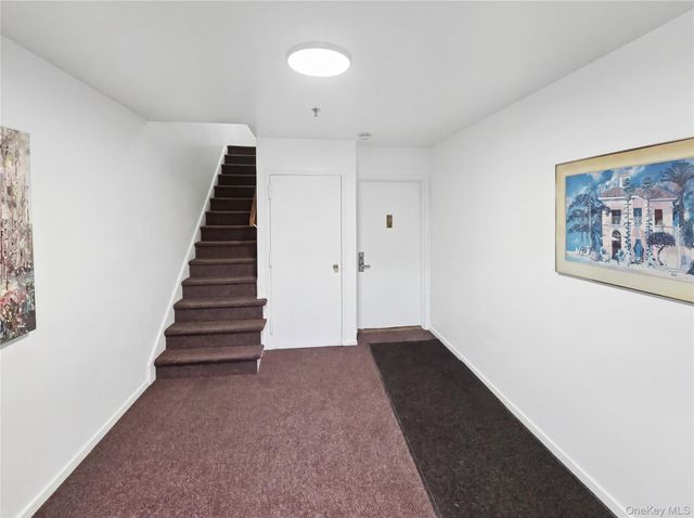 24026 70th Avenue 11A, Douglaston, NY 11362