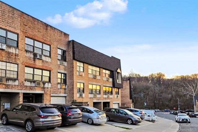 24026 70th Avenue 11A, Douglaston, NY 11362