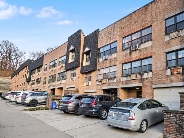 24026 70th Avenue 11A, Douglaston, NY 11362