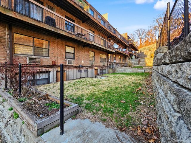 24026 70th Avenue 11A, Douglaston, NY 11362