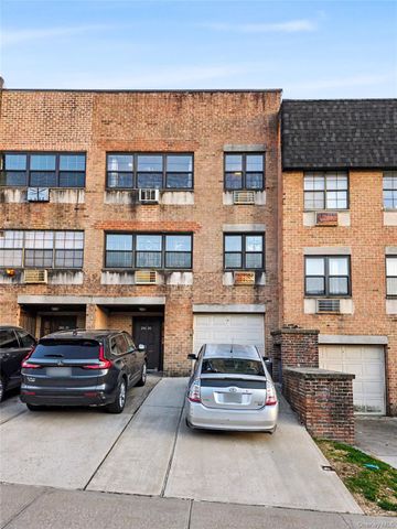 24026 70th Avenue 11A, Douglaston, NY 11362
