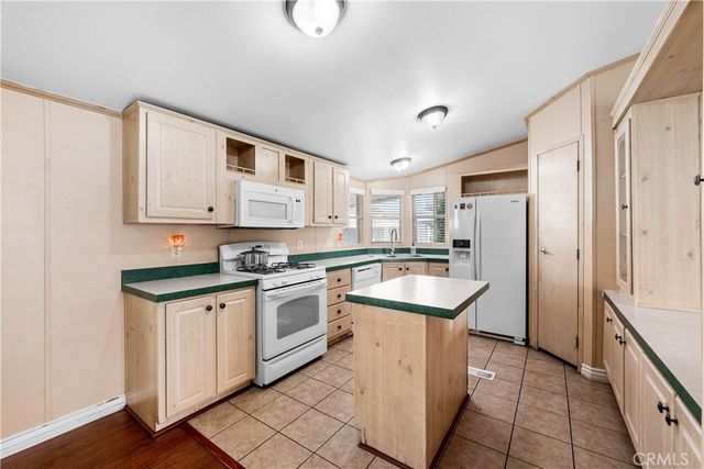 16079 Yarnell Street C35, Sylmar, CA 91342