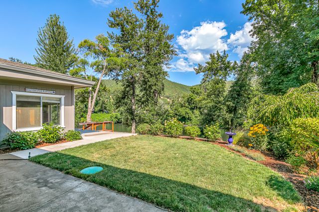 1380 Rogue River Highway, Gold Hill, OR 97525