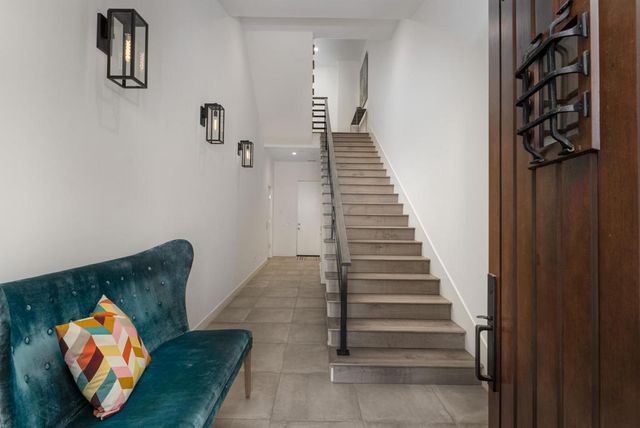 233 Calle La Soledad, Palm Springs, CA 92262