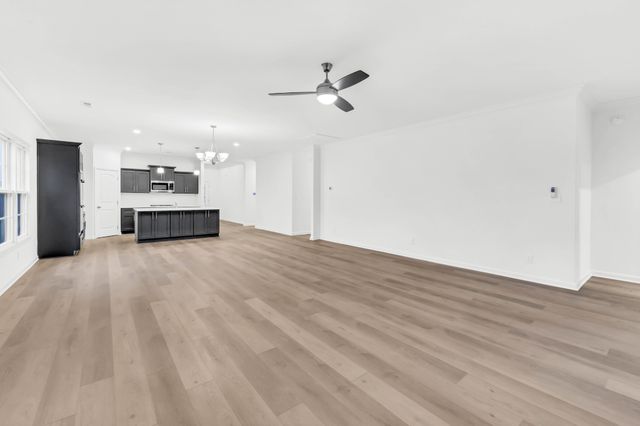 1330 English Oak Dr, Clarksville, TN 37043