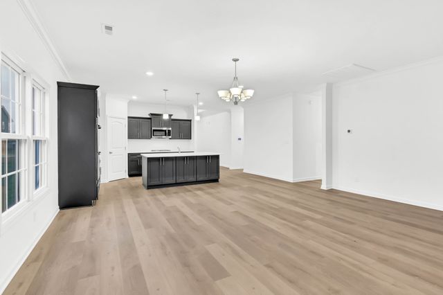 1330 English Oak Dr, Clarksville, TN 37043