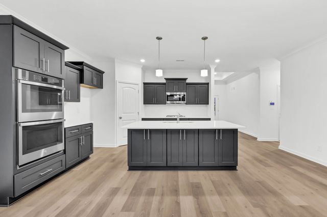 1330 English Oak Dr, Clarksville, TN 37043