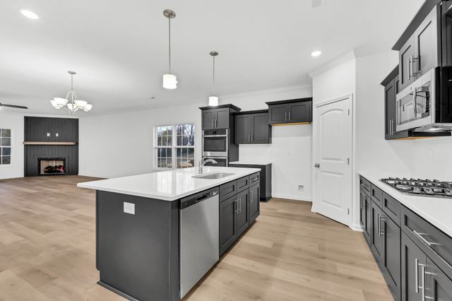 1330 English Oak Dr, Clarksville, TN 37043