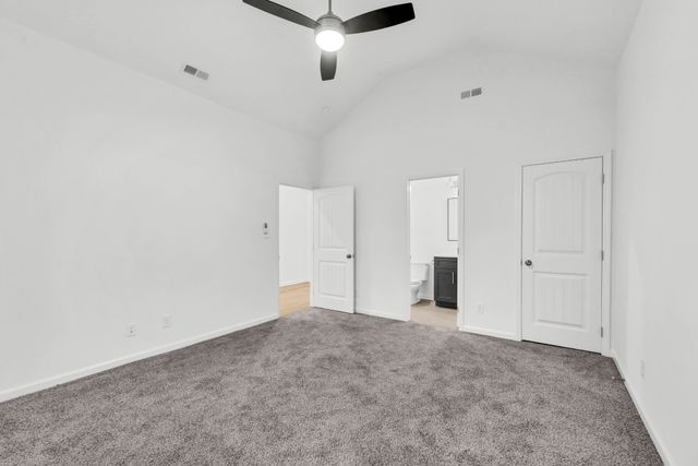 1330 English Oak Dr, Clarksville, TN 37043