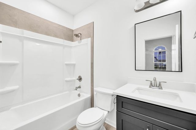 1330 English Oak Dr, Clarksville, TN 37043