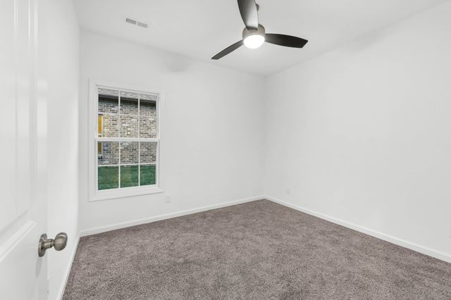 1330 English Oak Dr, Clarksville, TN 37043