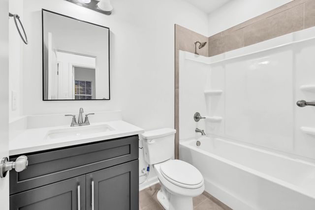 1330 English Oak Dr, Clarksville, TN 37043