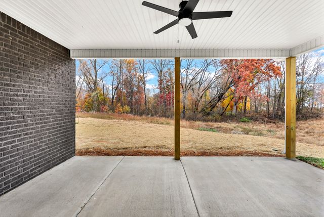 1330 English Oak Dr, Clarksville, TN 37043