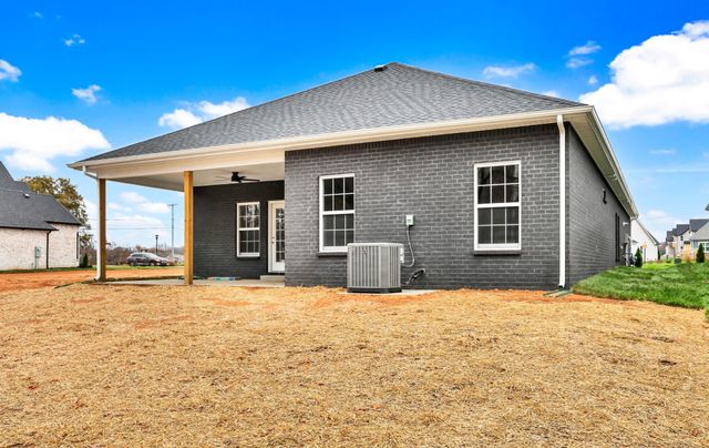 1330 English Oak Dr, Clarksville, TN 37043