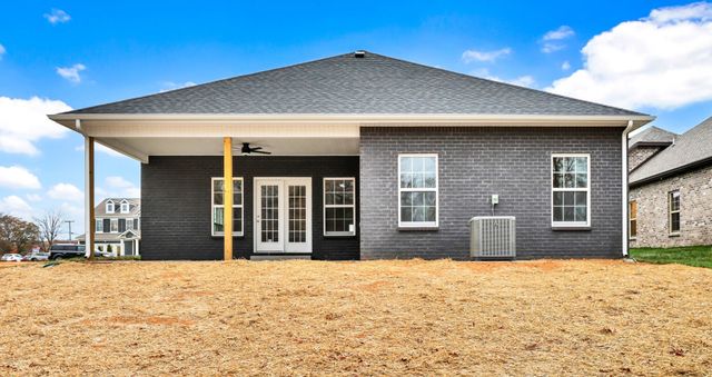 1330 English Oak Dr, Clarksville, TN 37043