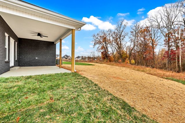 1330 English Oak Dr, Clarksville, TN 37043