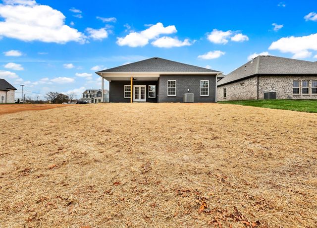 1330 English Oak Dr, Clarksville, TN 37043