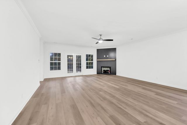 1330 English Oak Dr, Clarksville, TN 37043