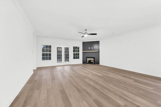 1330 English Oak Dr, Clarksville, TN 37043