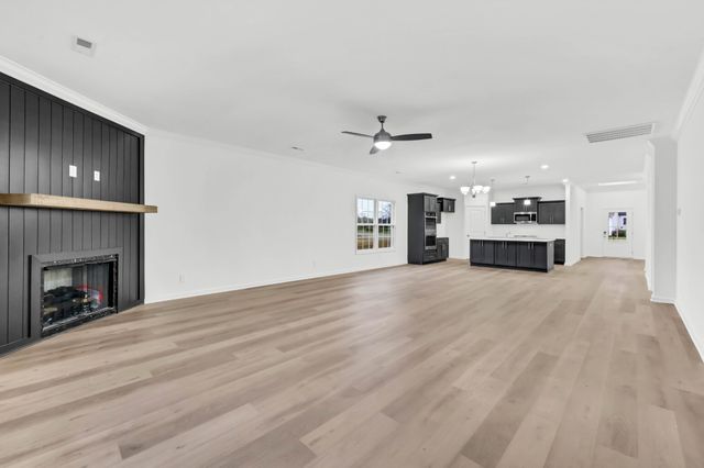 1330 English Oak Dr, Clarksville, TN 37043