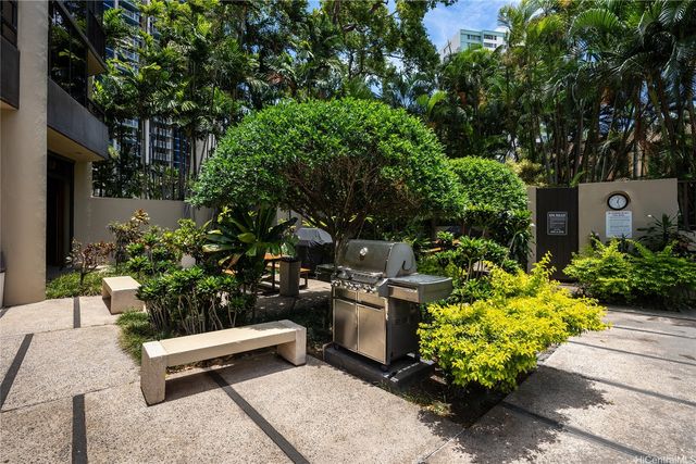 60 N Beretania Street 2203, Honolulu, HI 96817