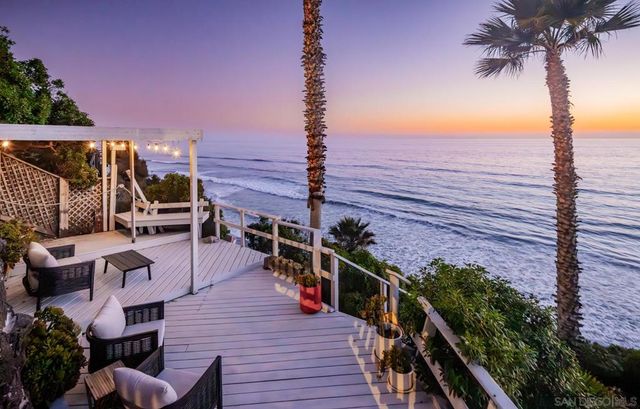 1036 Neptune Ave, Encinitas, CA 92024