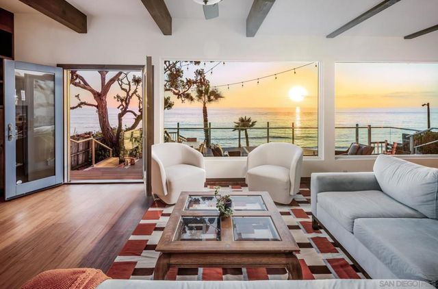 1036 Neptune Ave, Encinitas, CA 92024