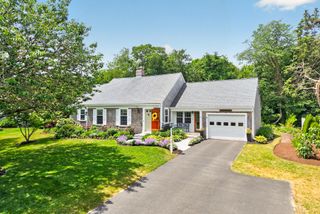 25 Gingerbread Lane, Yarmouth Port, MA 02675